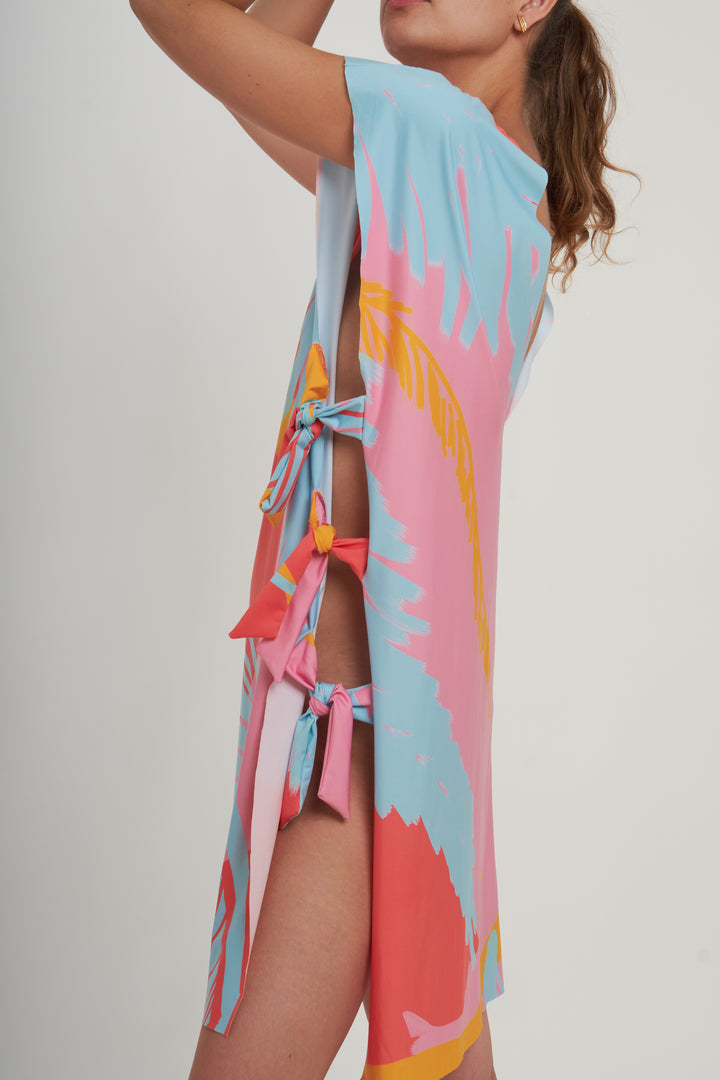 Poncho playero tropical · Cómodo y versátil