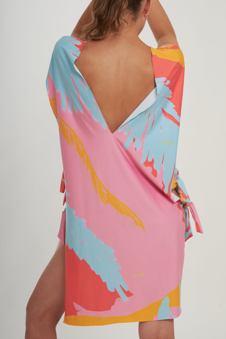 Poncho playero tropical · Cómodo y versátil